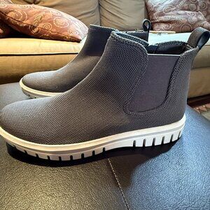 Blondo Waterproof Gray sneaker boots with zipper Sz 6m